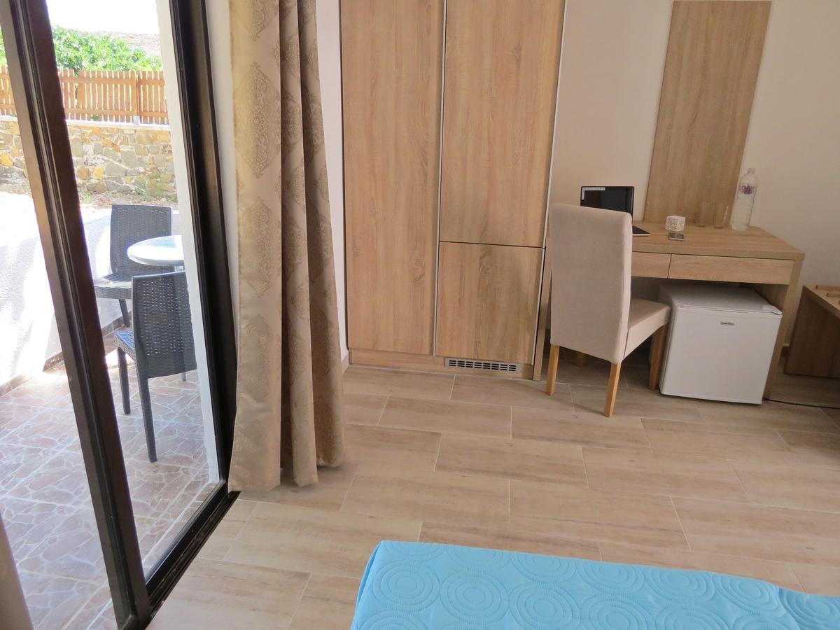 Loukas Beach Rooms Kiotari Exterior photo