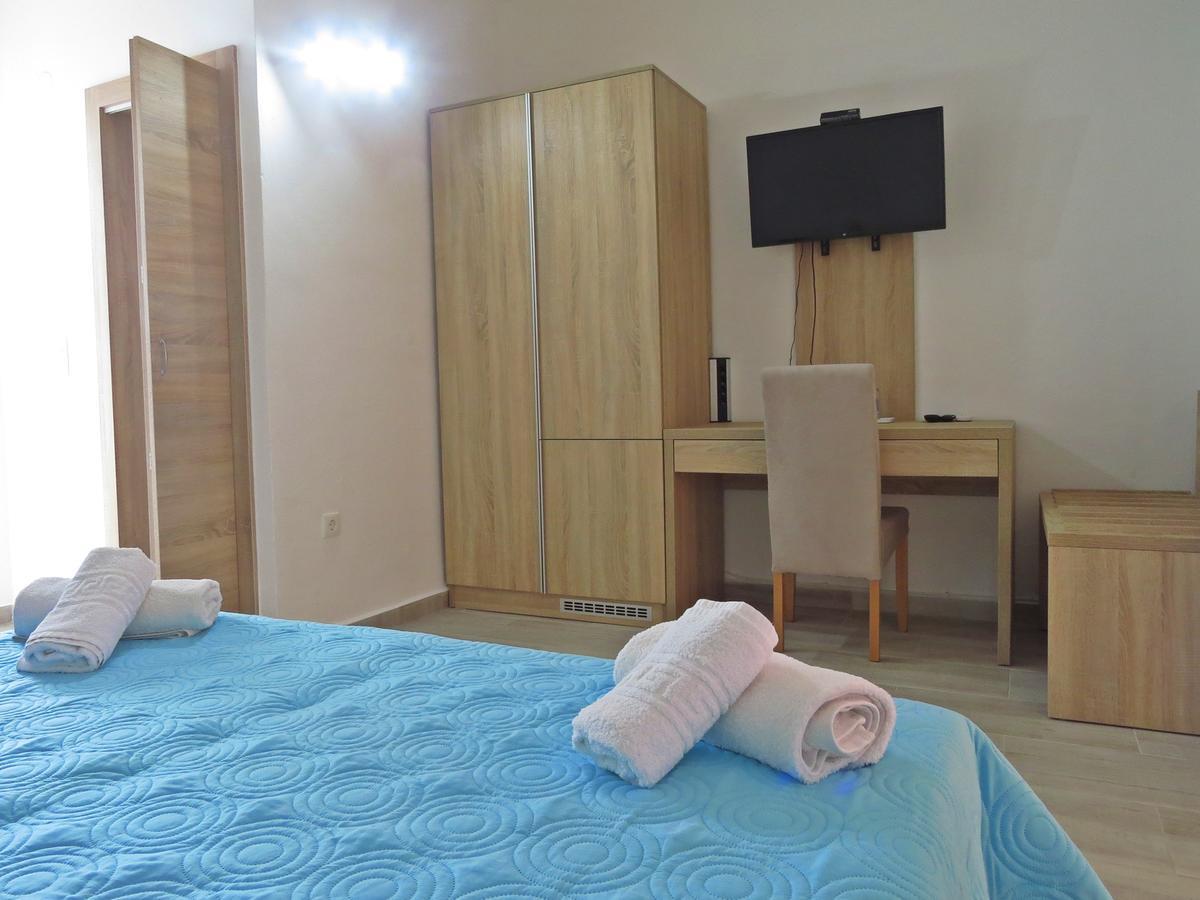 Loukas Beach Rooms Kiotari Exterior photo